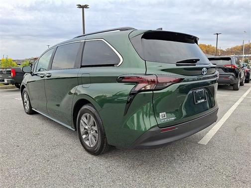 2025 Toyota Sienna XLE