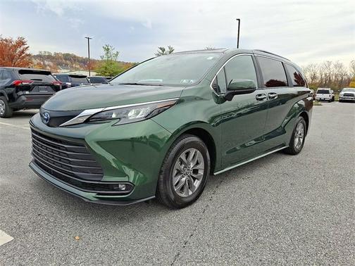 2025 Toyota Sienna XLE