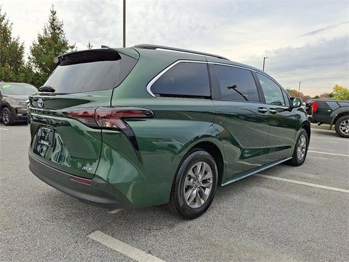 2025 Toyota Sienna XLE