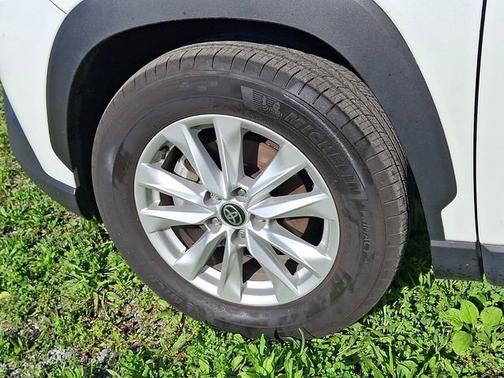 Wind Chill Pearl 2025 Toyota Corolla Cross LE