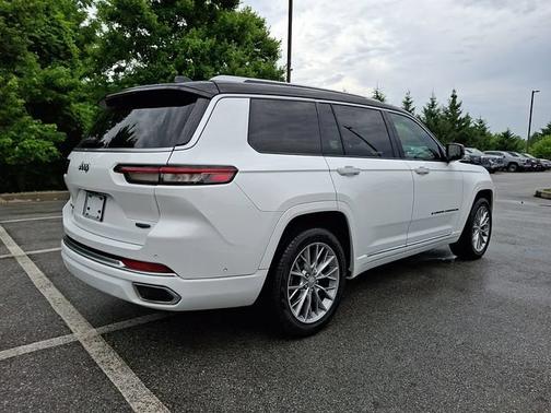 Bright White Clearcoat 2022 Jeep Grand Cherokee L Summit