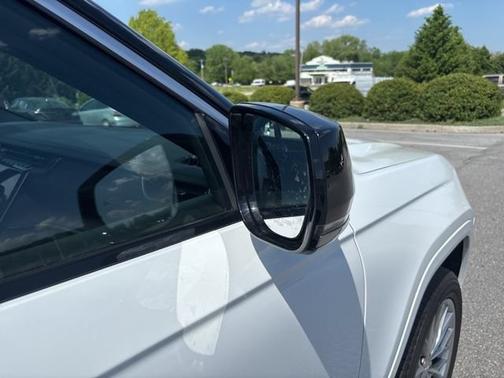 Bright White Clearcoat 2022 Jeep Grand Cherokee L Summit