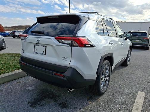 2025 Toyota RAV4 XLE Premium