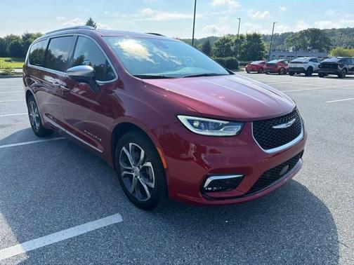 Red Hot Pearlcoat 2026 Chrysler Pacifica Pinnacle