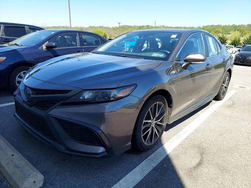 Photo 2 of 4 of 2021 Toyota Camry SE