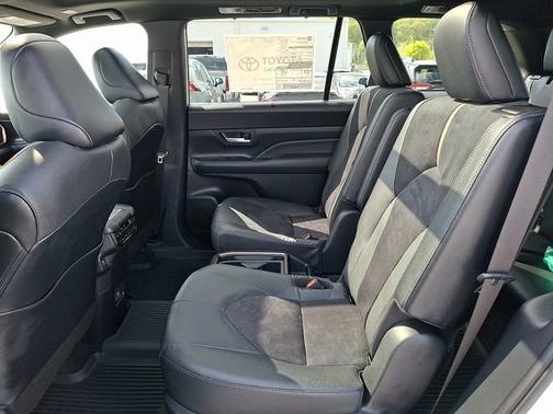 Wind Chill Pearl   089 2026 Toyota Grand Highlander Hybrid MAX Platinum