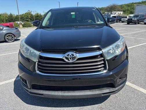 Midnight Black Metallic 2016 Toyota Highlander LE