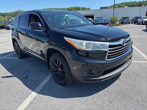 Midnight Black Metallic 2016 Toyota Highlander LE
