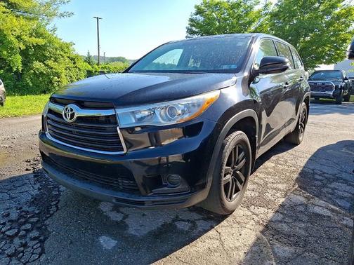 Midnight Black Metallic 2016 Toyota Highlander LE