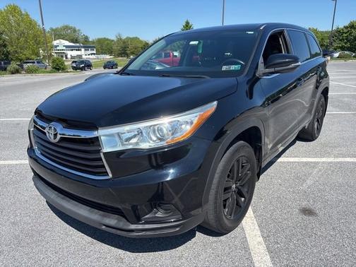 Midnight Black Metallic 2016 Toyota Highlander LE