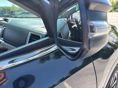 Midnight Black Metallic 2016 Toyota Highlander LE