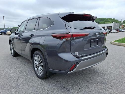 2025 Toyota Highlander Hybrid Platinum