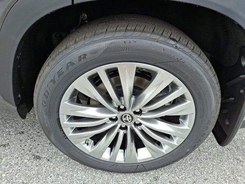 2025 Toyota Highlander Hybrid Platinum