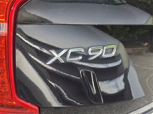2017 Volvo XC90 T6 Momentum