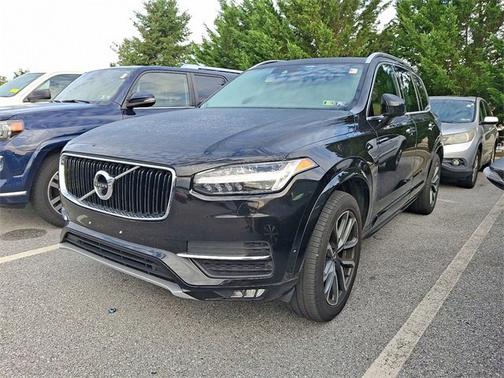 2017 Volvo XC90 T6 Momentum