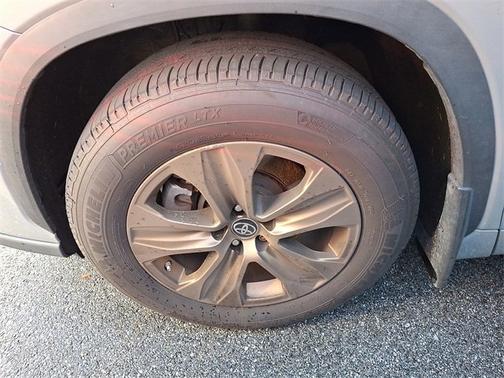 2022 Toyota Highlander Hybrid Bronze Edition