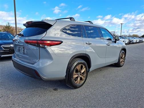 2022 Toyota Highlander Hybrid Bronze Edition