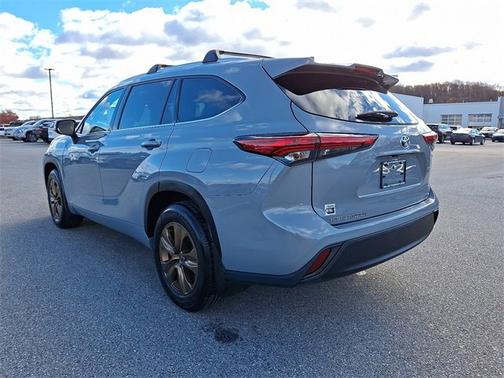 2022 Toyota Highlander Hybrid Bronze Edition