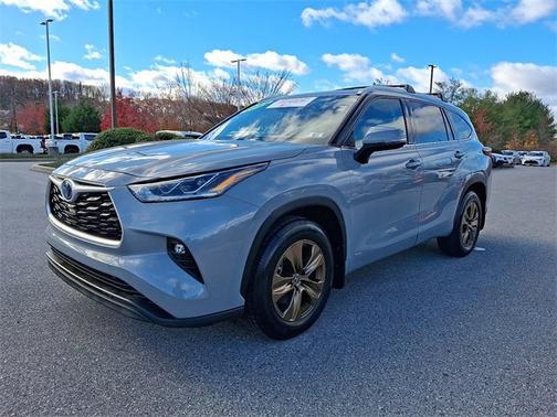 2022 Toyota Highlander Hybrid Bronze Edition