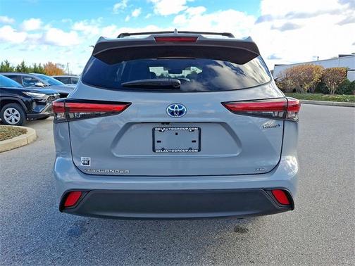 2022 Toyota Highlander Hybrid Bronze Edition