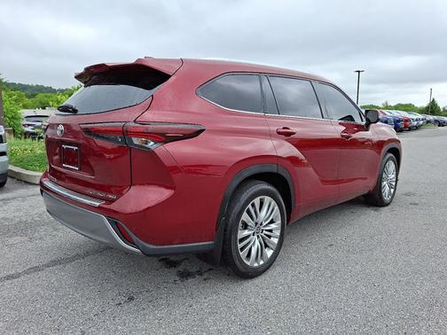 2024 Toyota Highlander Platinum