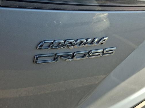 Sonic Silver   D10 2023 Toyota Corolla Cross XLE