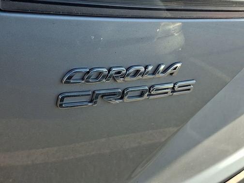 Sonic Silver   D10 2023 Toyota Corolla Cross XLE