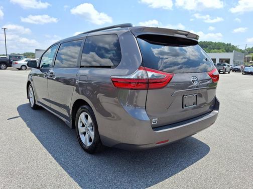 2020 Toyota Sienna LE