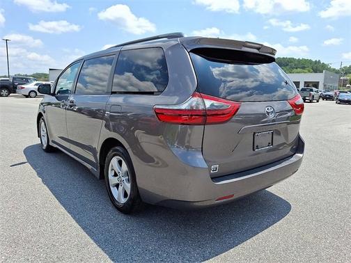 2020 Toyota Sienna LE
