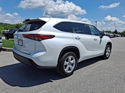 2022 Toyota Highlander L