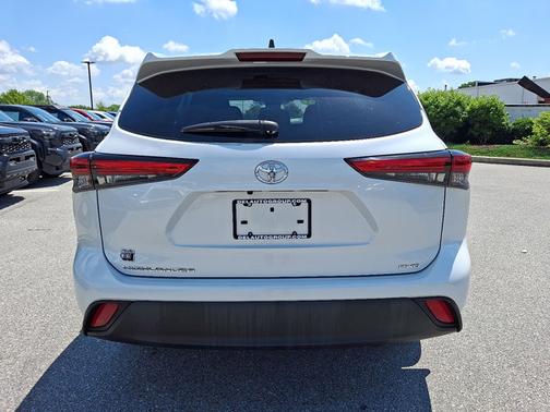 2022 Toyota Highlander L