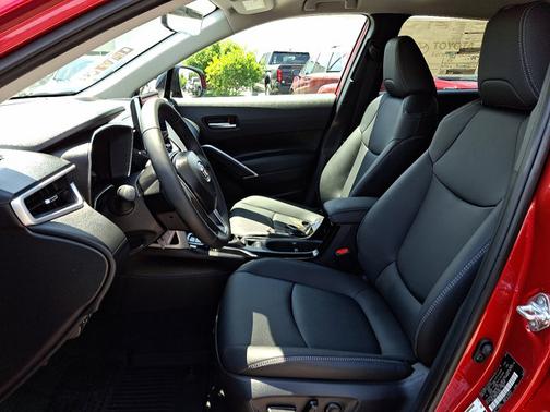 2025 Toyota Corolla Cross XLE