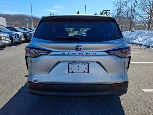 2024 Toyota Sienna XLE