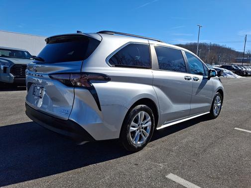 2024 Toyota Sienna XLE