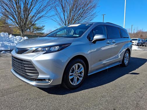 2024 Toyota Sienna XLE