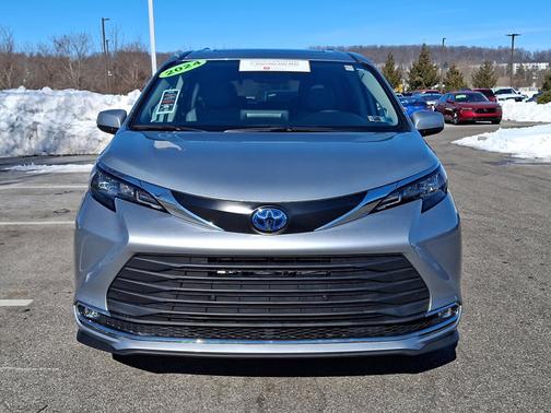 2024 Toyota Sienna XLE