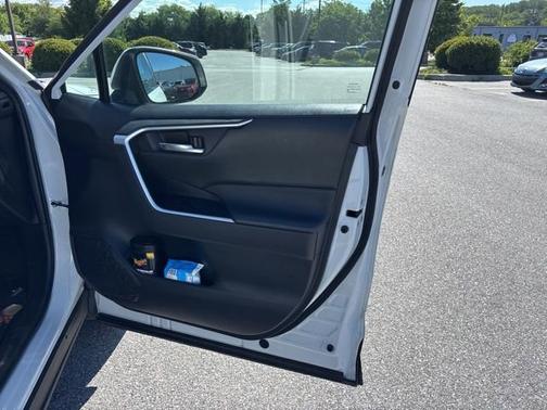 Wind Chill Pearl 2024 Toyota RAV4 Hybrid SE
