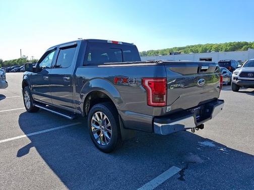 Magnetic Metallic   J7 2017 Ford F-150 XLT