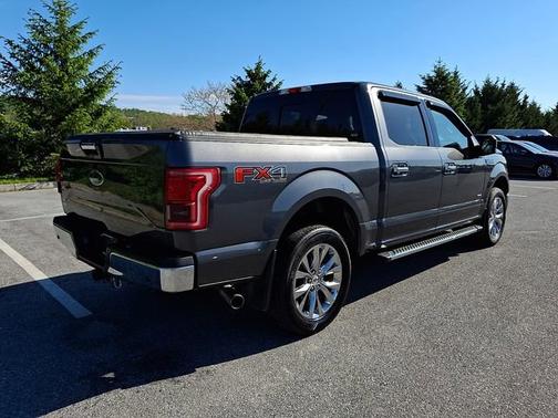 Magnetic Metallic   J7 2017 Ford F-150 XLT