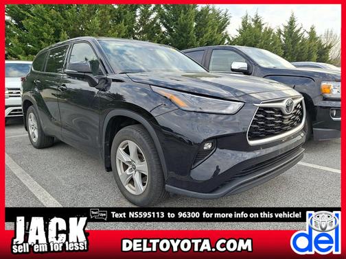 Midnight Black Metallic 2022 Toyota Highlander LE