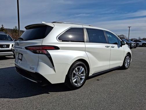 2021 Toyota Sienna Limited 7-Passenger