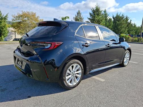 2024 Toyota Corolla Hatchback SE
