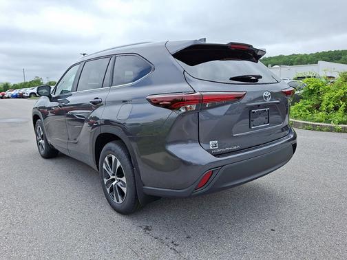 2025 Toyota Highlander Hybrid XLE
