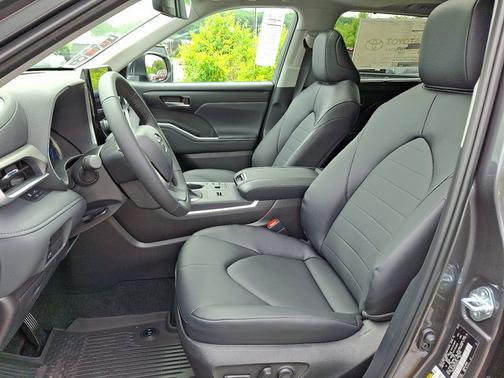2025 Toyota Highlander Hybrid XLE
