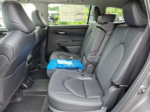 2025 Toyota Highlander Hybrid XLE