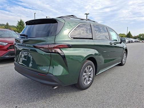 2025 Toyota Sienna LE