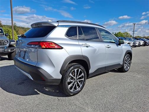 2024 Toyota Corolla Cross XLE