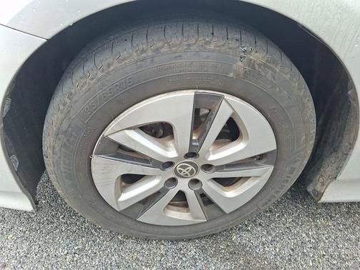 Classic Silver Metallic 2016 Toyota Prius Four