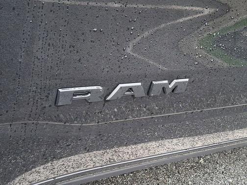 Diamond Black Crystal Pearlcoat 2025 RAM 1500 Big Horn