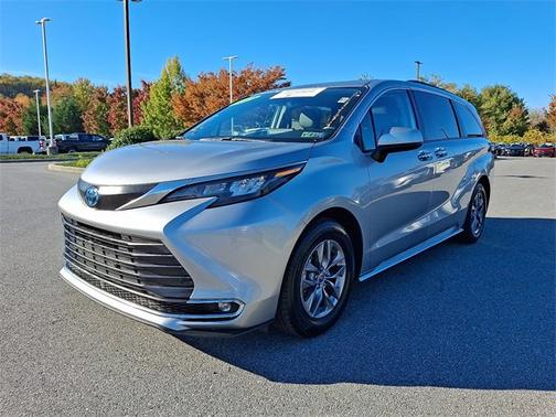 2024 Toyota Sienna XLE